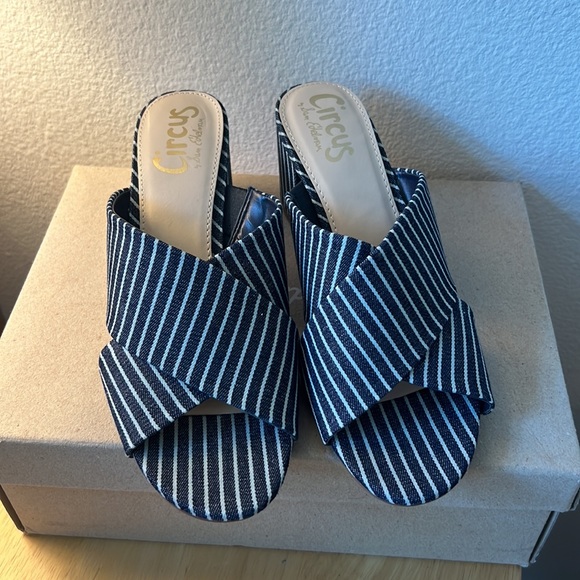 Circus by Sam Edelman Pinstripe denim blue Mules size 8.5 - Picture 3 of 11